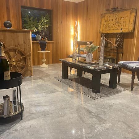 Da Vinci Guest House & Guest Parking, A Real Gem كرولي المظهر الخارجي الصورة