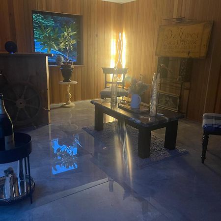 Da Vinci Guest House & Guest Parking, A Real Gem كرولي المظهر الخارجي الصورة
