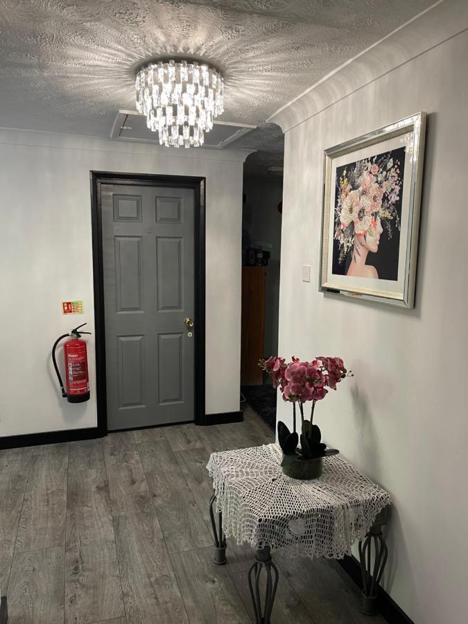 Da Vinci Guest House & Guest Parking, A Real Gem كرولي المظهر الخارجي الصورة