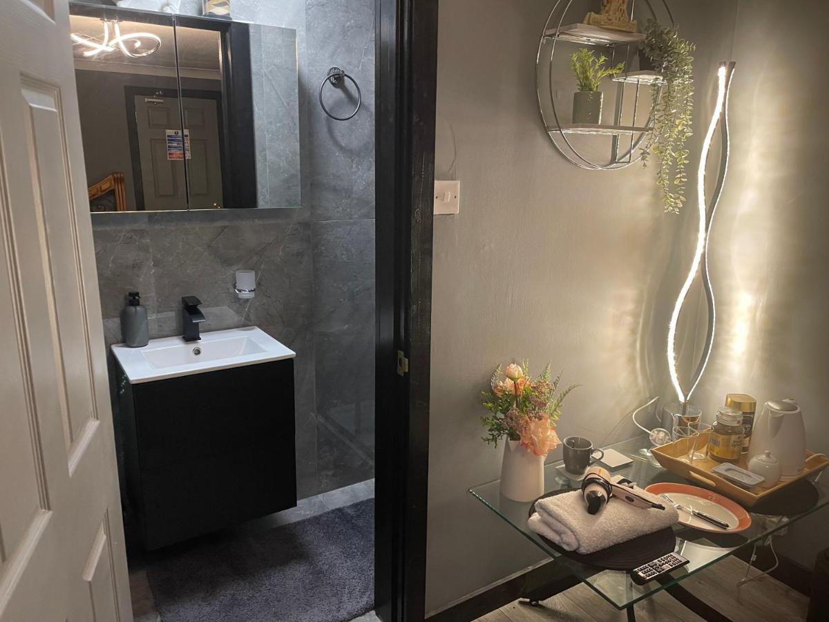 Da Vinci Guest House & Guest Parking, A Real Gem كرولي المظهر الخارجي الصورة