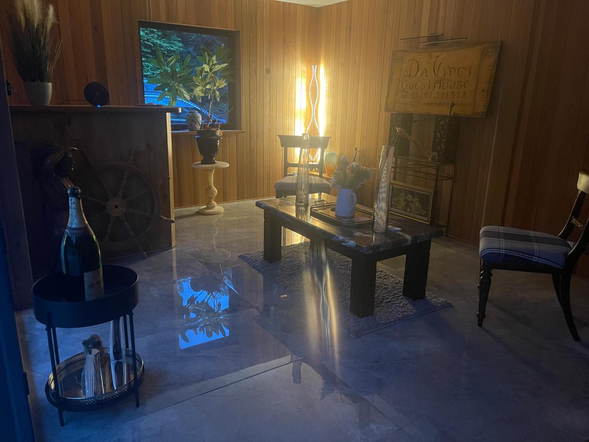 Da Vinci Guest House & Guest Parking, A Real Gem كرولي المظهر الخارجي الصورة