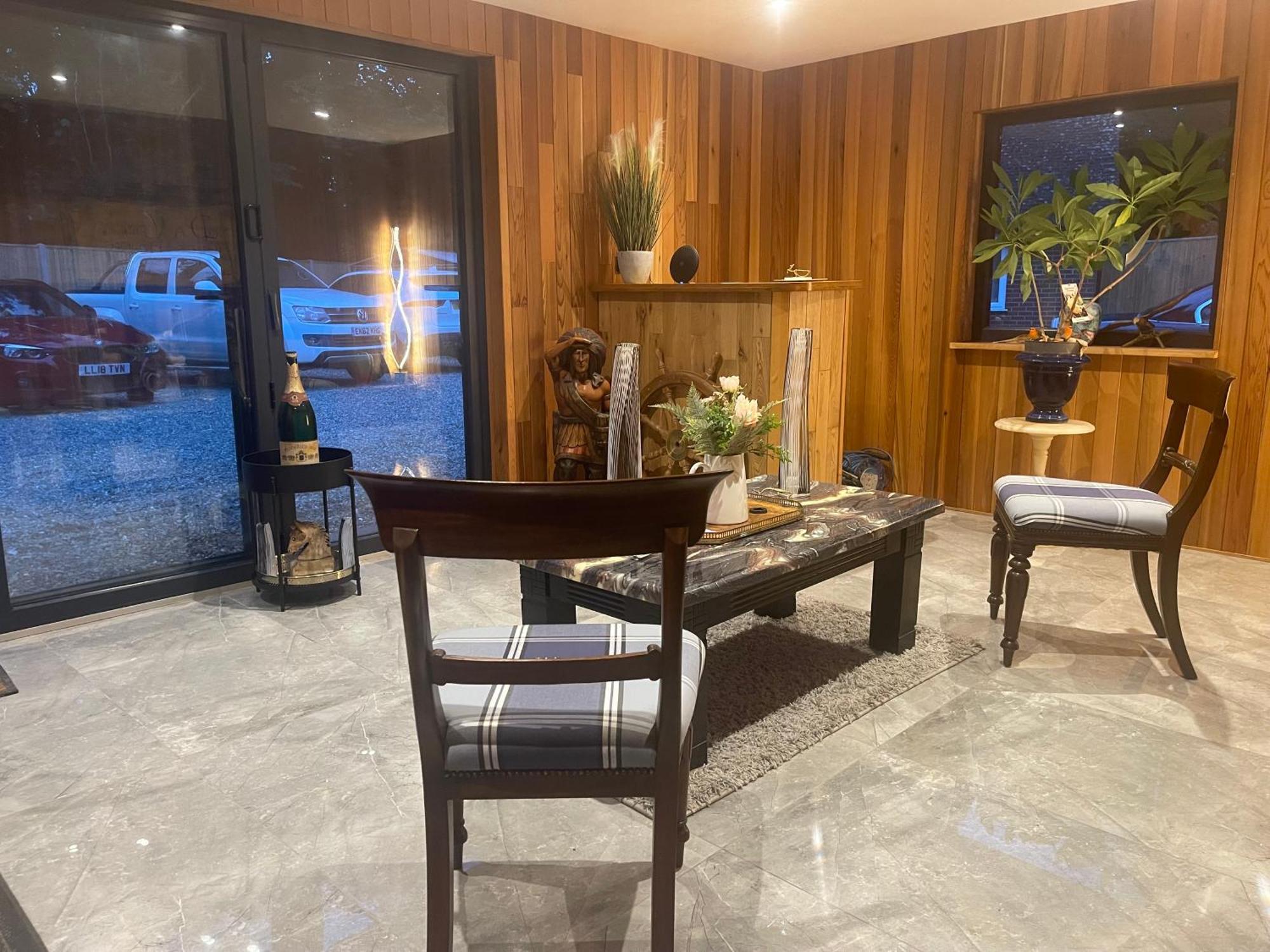 Da Vinci Guest House & Guest Parking, A Real Gem كرولي المظهر الخارجي الصورة