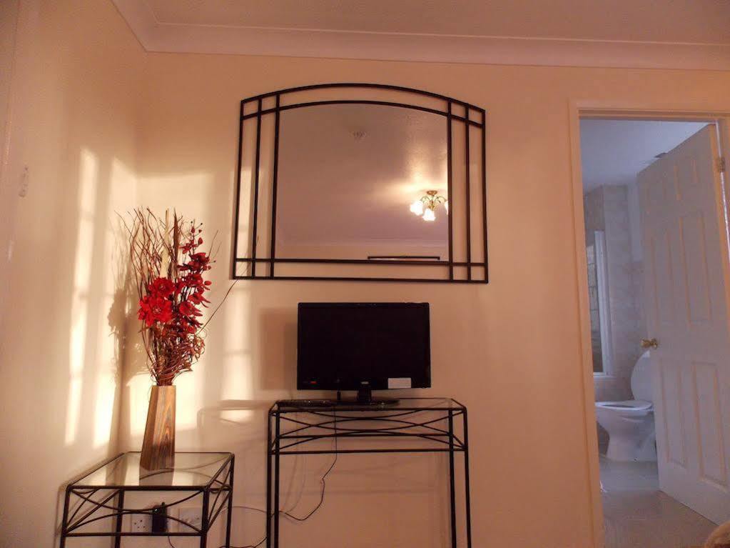 Da Vinci Guest House & Guest Parking, A Real Gem كرولي المظهر الخارجي الصورة